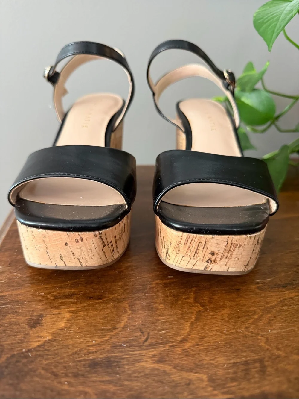 Kelly & Katie Black Leather Platform Sandals. Size 7